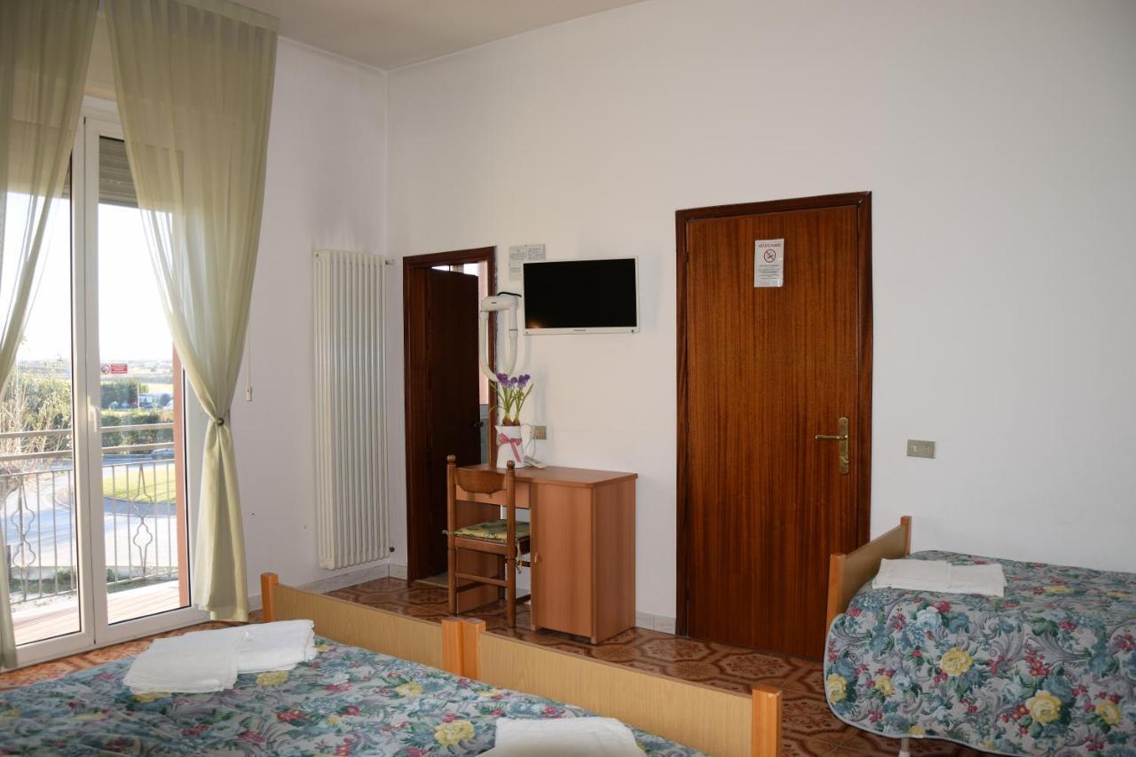 Hotel Ristorante Da Marco San Mauro Mare Kültér fotó