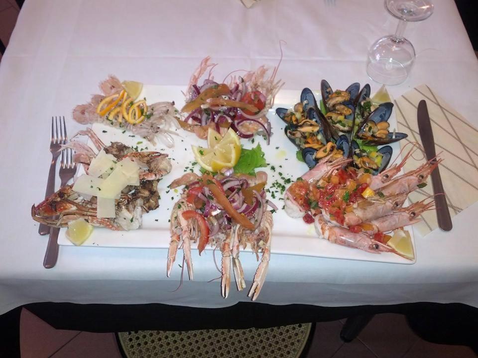 Hotel Ristorante Da Marco San Mauro Mare Kültér fotó